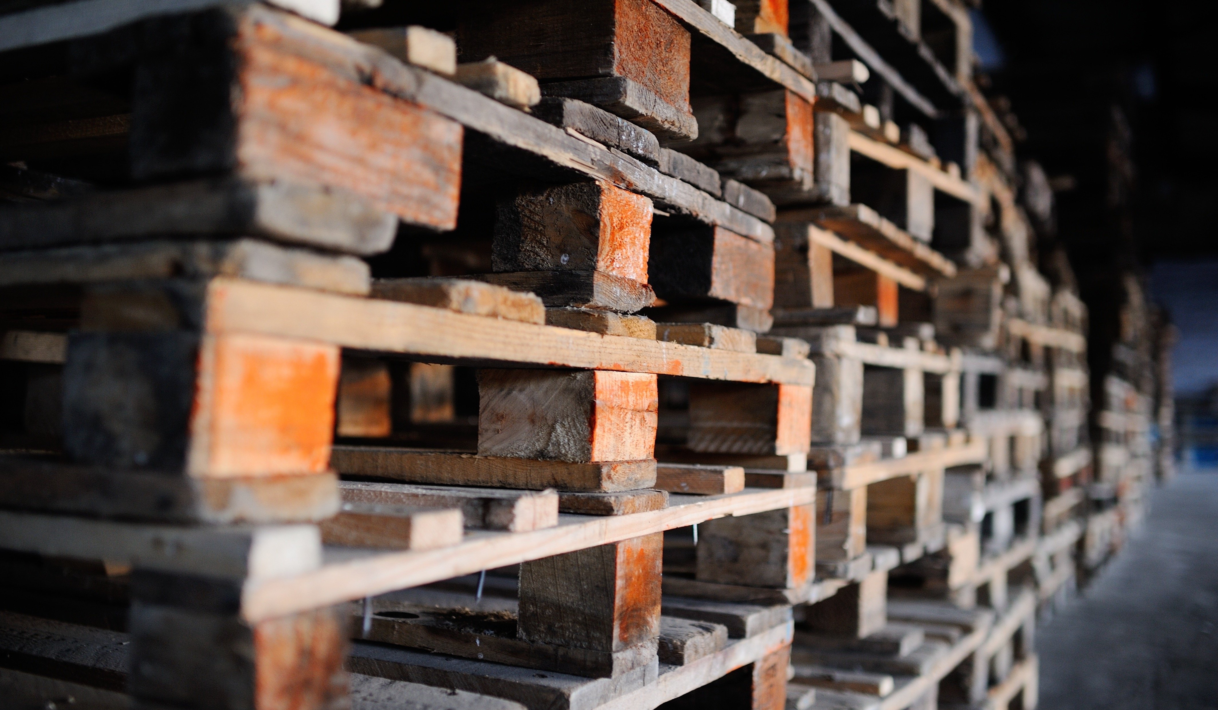 Understand forklift safety responsibilities under OSHA. Learn what employers and operators are each responsible for to maintain a safe, compliant workplace